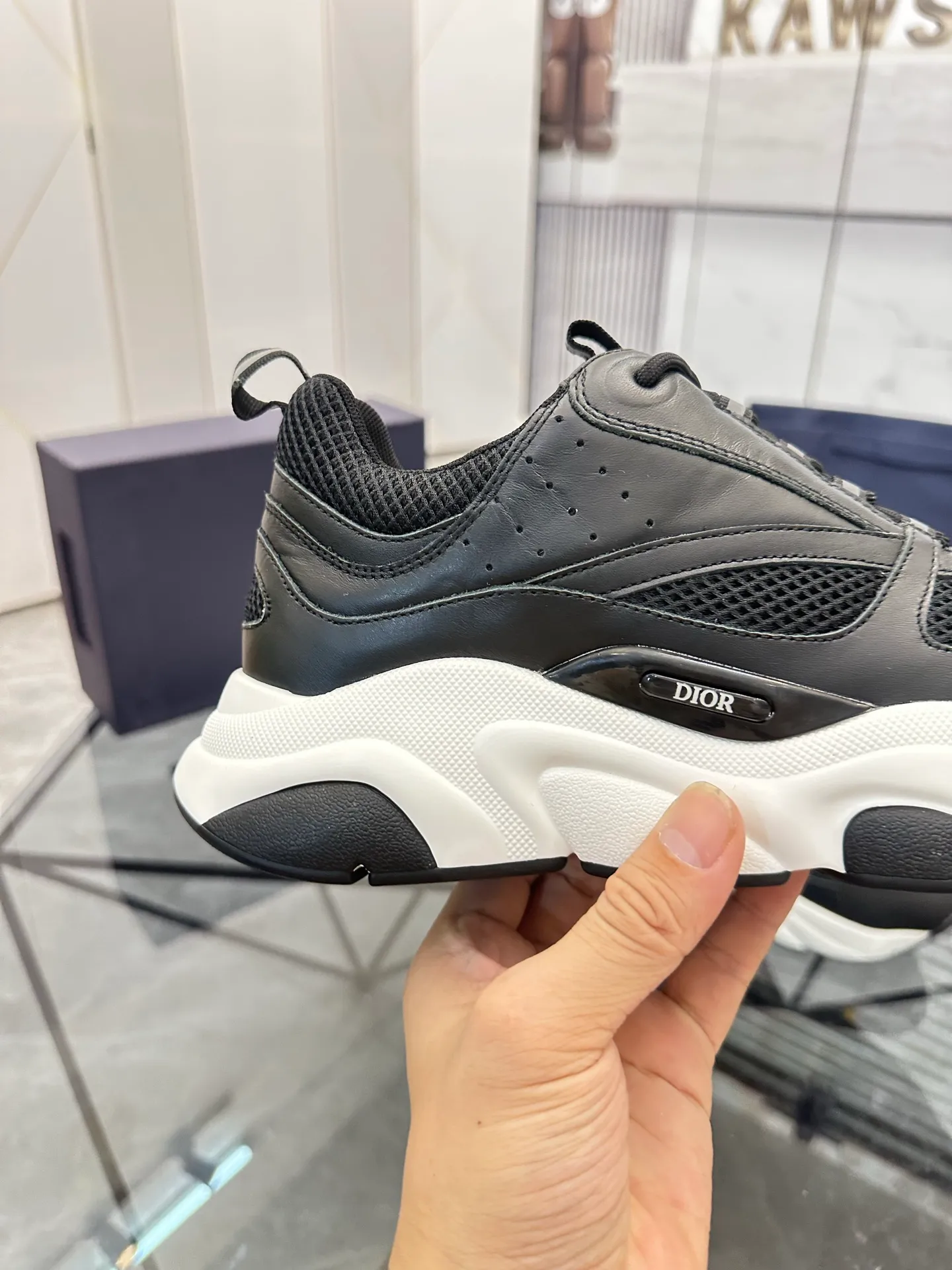 Men's shoes: 💰P460¥ Ready in Guangzhou, fully packaged Product trademark: Dior* "Dior*" low-top casual shoes Regular size: 38-46 (can be customized to 47) B22 Product materials: imported cowhide leather upper spliced ​​with original fabric, breathable lining, original outsole. Number: 920